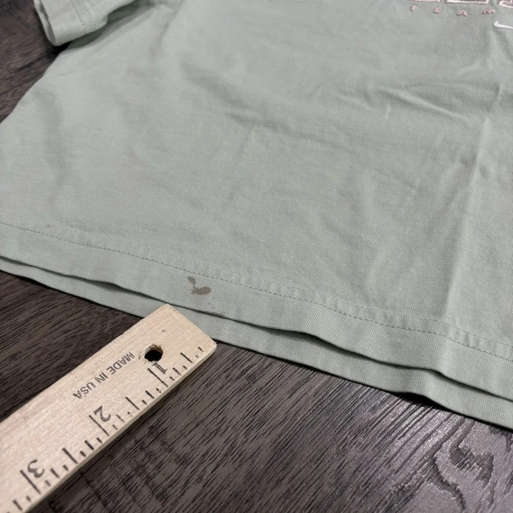 Nike Shirt Womens XS Green Cropped Team Sports Camo Logo Graphic The Nike Tee